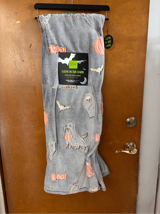 Urban Domain Other - NEW Halloween Dog themed Throw Blanket